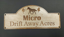 Load image into Gallery viewer, Wooden Horse Stall Plate - Custom engraving - Choose from multiple designs
