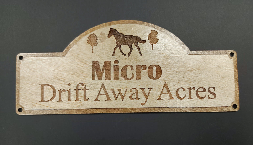 Wooden Horse Stall Plate - Custom engraving - Choose from multiple designs